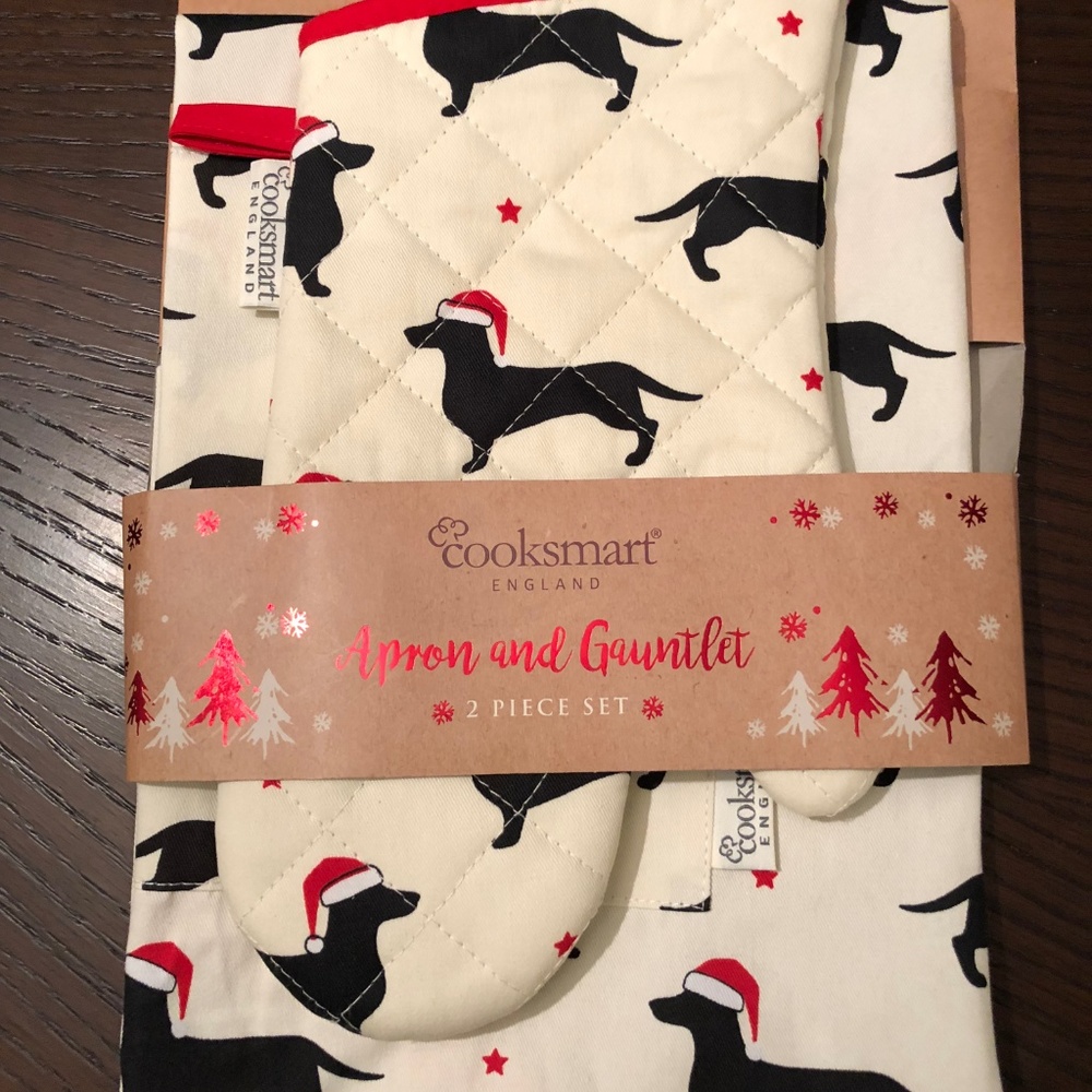 Christmas Apron and Oven Mitten.